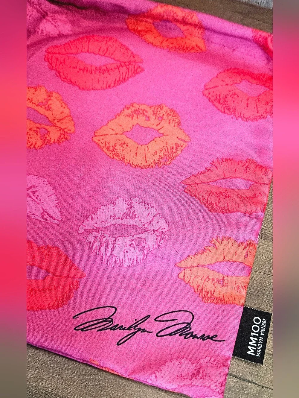 Marilyn Monroe IPSY Cinch Lips Kiss Cloth Cosmetic Bag NEW No Tags Came On It